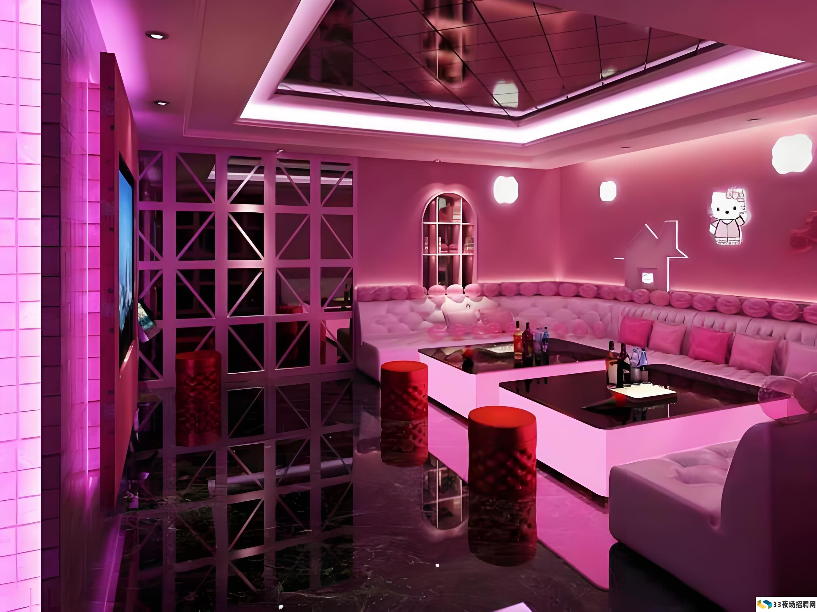 创意碰撞：传媒大学附近酒吧的学生艺术作品展览派对